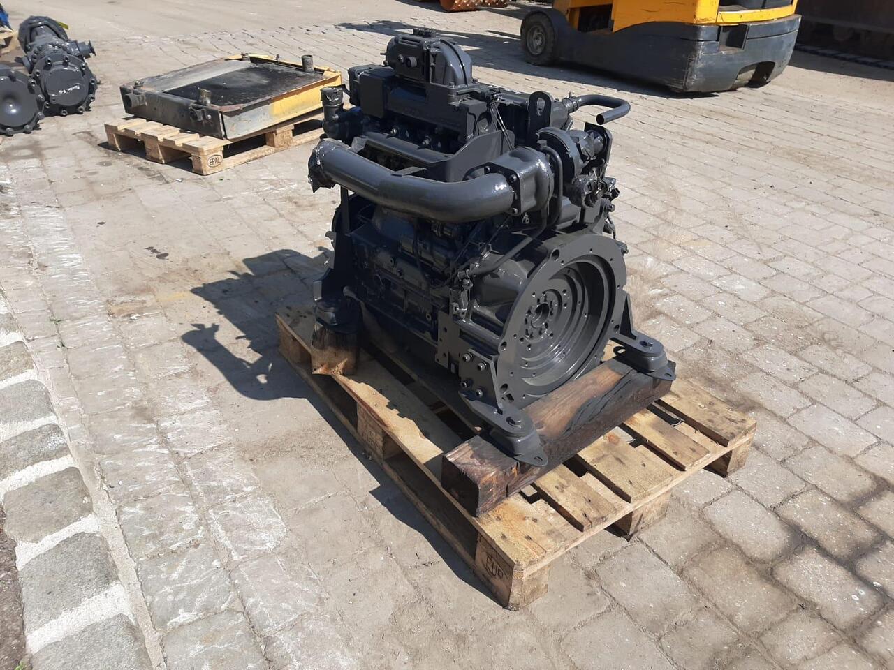 Deutz BF4M2012C aus Mecalac 714 - Moteur pour Engins de chantier: photos 4 Deutz BF4M2012C aus Mecalac 714 - Moteur pour Engins de chantier: photos 4