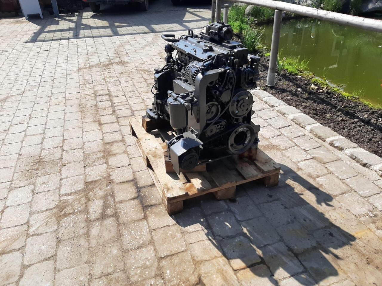 Deutz BF4M2012C aus Mecalac 714 - Moteur pour Engins de chantier: photos 3 Deutz BF4M2012C aus Mecalac 714 - Moteur pour Engins de chantier: photos 3