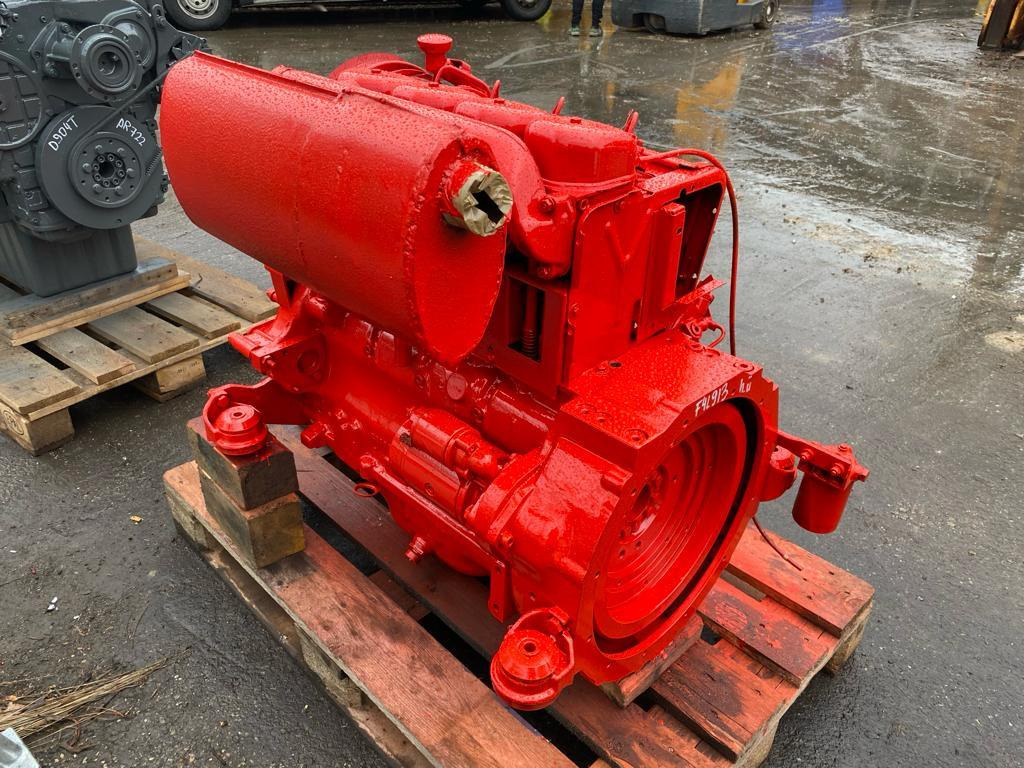 Deutz F4L913 - Moteur pour Engins de chantier: photos 3 Deutz F4L913 - Moteur pour Engins de chantier: photos 3