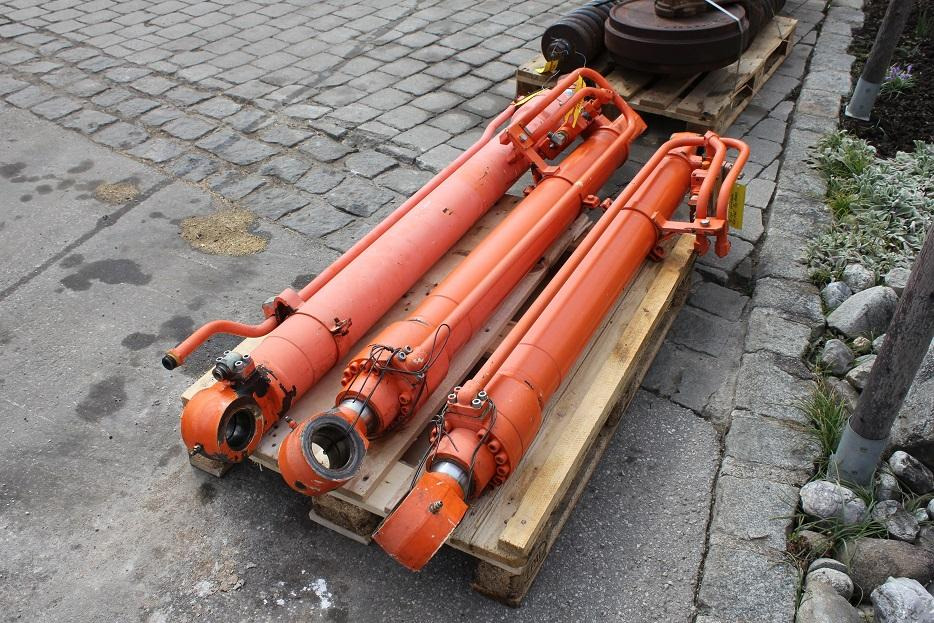 Fiat-Hitachi EX 165 - Vérin hydraulique pour Engins de chantier: photos 3 Fiat-Hitachi EX 165 - Vérin hydraulique pour Engins de chantier: photos 3