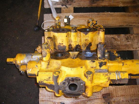Hanomag 66 C - Valve hydraulique pour Engins de chantier: photos 1 Hanomag 66 C - Valve hydraulique pour Engins de chantier: photos 1