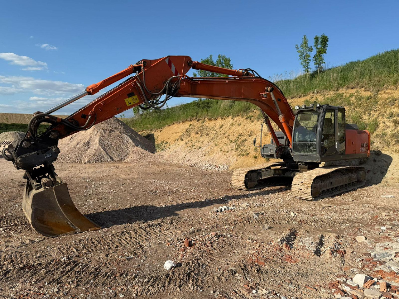 Hitachi ZX 250 LCN -3 - Pelle sur chenille: photos 3 Hitachi ZX 250 LCN -3 - Pelle sur chenille: photos 3