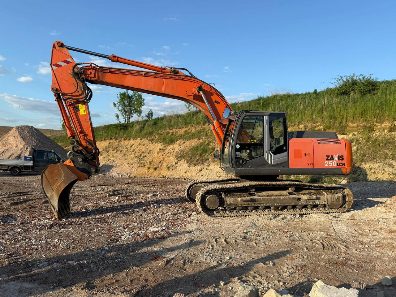 Hitachi ZX 250 LCN -3 - Pelle sur chenille: photos 5 Hitachi ZX 250 LCN -3 - Pelle sur chenille: photos 5