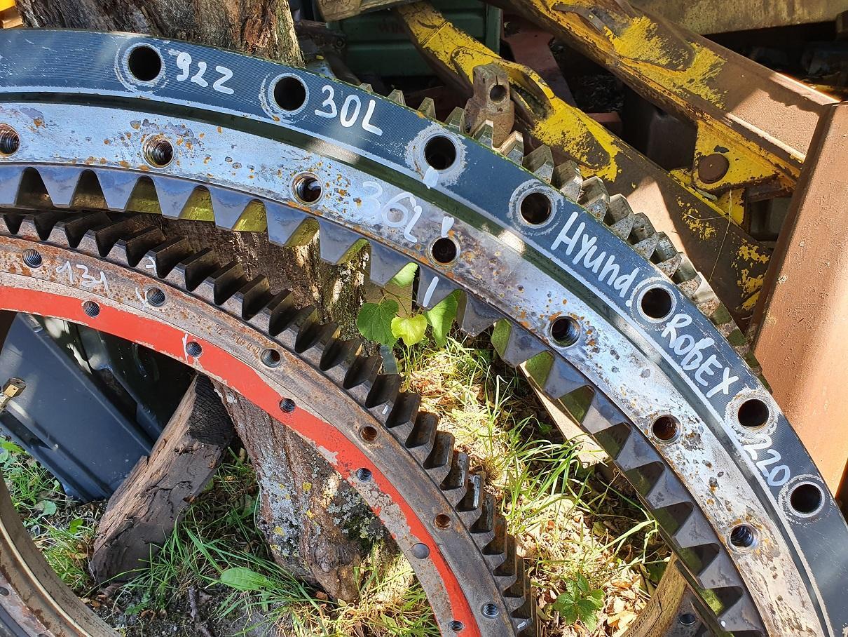 Hyundai Robex 220 LC 9A - Couronne d'orientation pour Engins de chantier: photos 3 Hyundai Robex 220 LC 9A - Couronne d'orientation pour Engins de chantier: photos 3