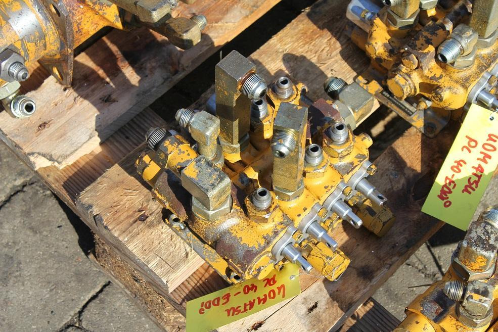 Komatsu PC 40 - Valve hydraulique pour Engins de chantier: photos 2 Komatsu PC 40 - Valve hydraulique pour Engins de chantier: photos 2