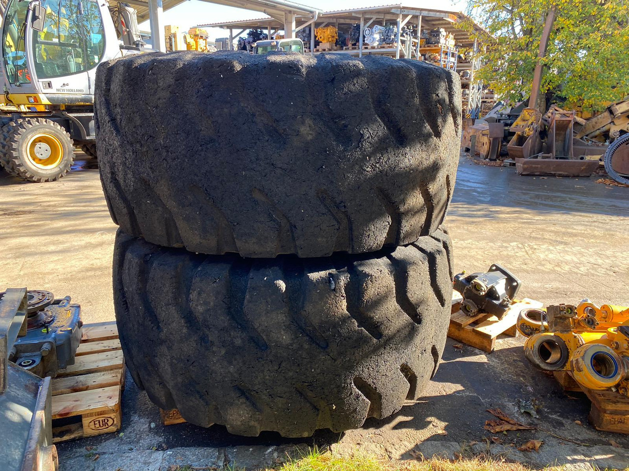 Liebherr 26,5R25 aus L564 - Pneu pour Engins de chantier: photos 3 Liebherr 26,5R25 aus L564 - Pneu pour Engins de chantier: photos 3