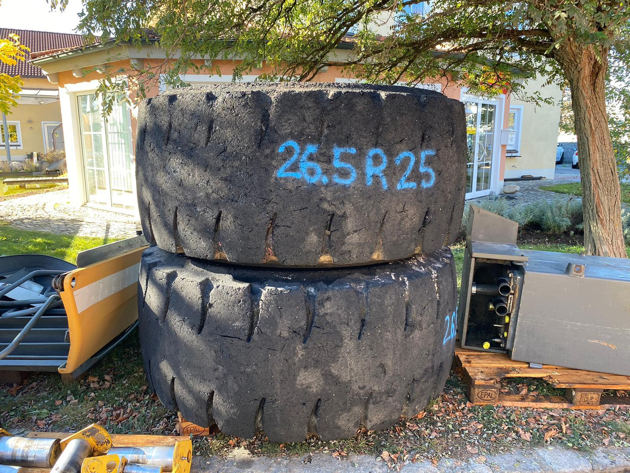 Liebherr 26,5R25 aus L564 - Pneu pour Engins de chantier: photos 5 Liebherr 26,5R25 aus L564 - Pneu pour Engins de chantier: photos 5