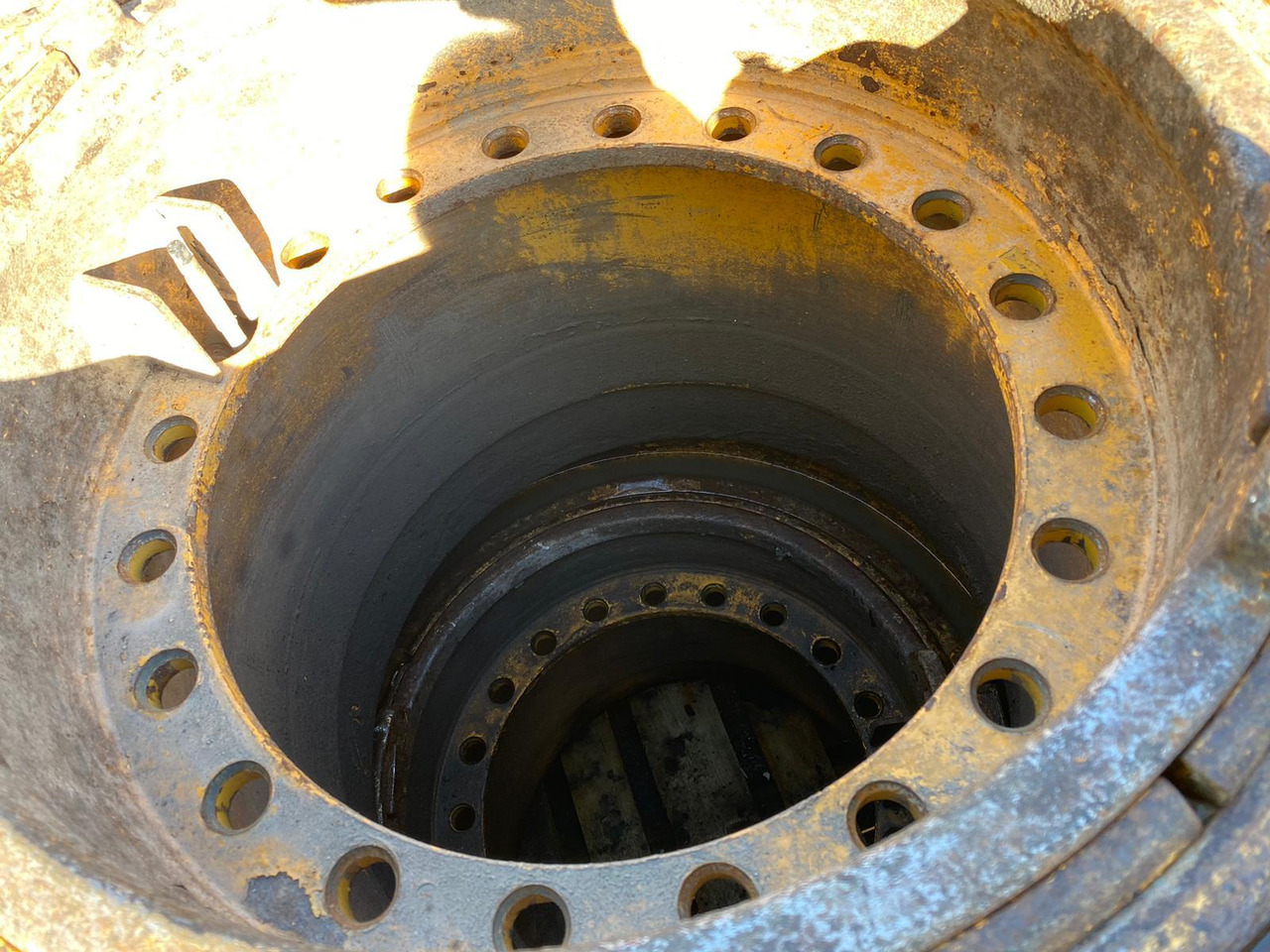 Liebherr 26,5R25 aus L564 - Pneu pour Engins de chantier: photos 2 Liebherr 26,5R25 aus L564 - Pneu pour Engins de chantier: photos 2