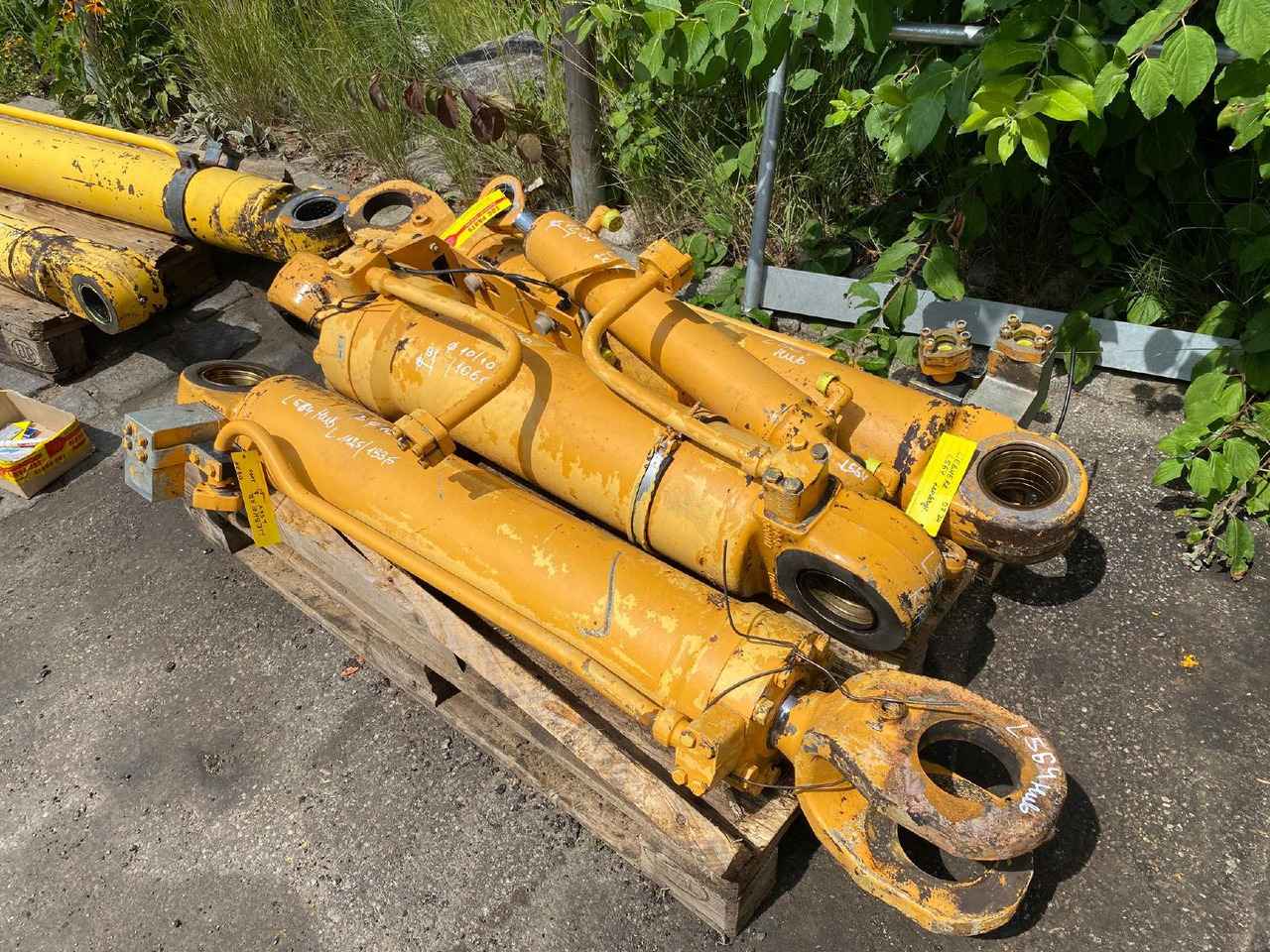 Liebherr L 564 - Vérin hydraulique pour Engins de chantier: photos 2 Liebherr L 564 - Vérin hydraulique pour Engins de chantier: photos 2
