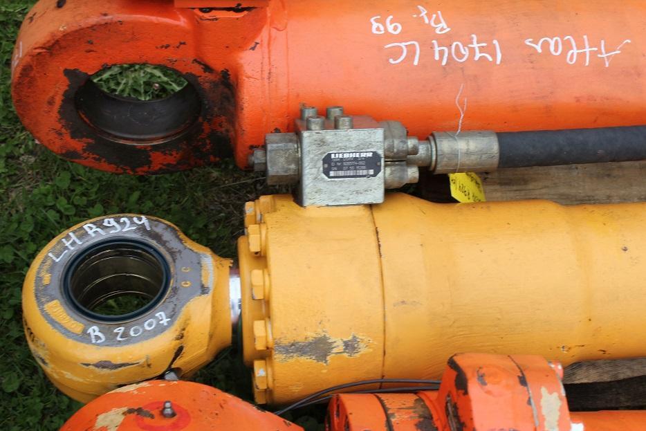 Liebherr R 924 compact - Vérin hydraulique pour Engins de chantier: photos 2 Liebherr R 924 compact - Vérin hydraulique pour Engins de chantier: photos 2