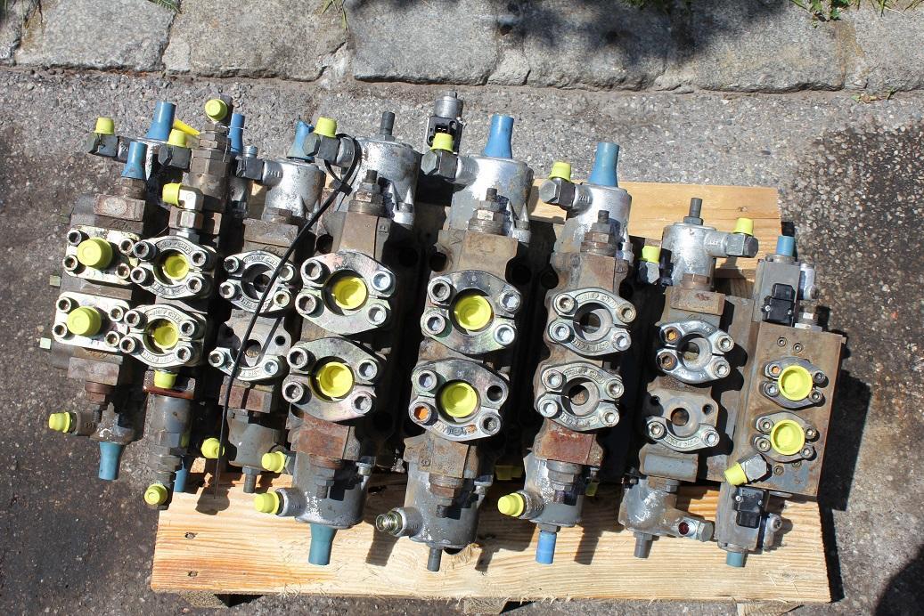 Liebherr R 924 compact - Valve hydraulique pour Engins de chantier: photos 2 Liebherr R 924 compact - Valve hydraulique pour Engins de chantier: photos 2