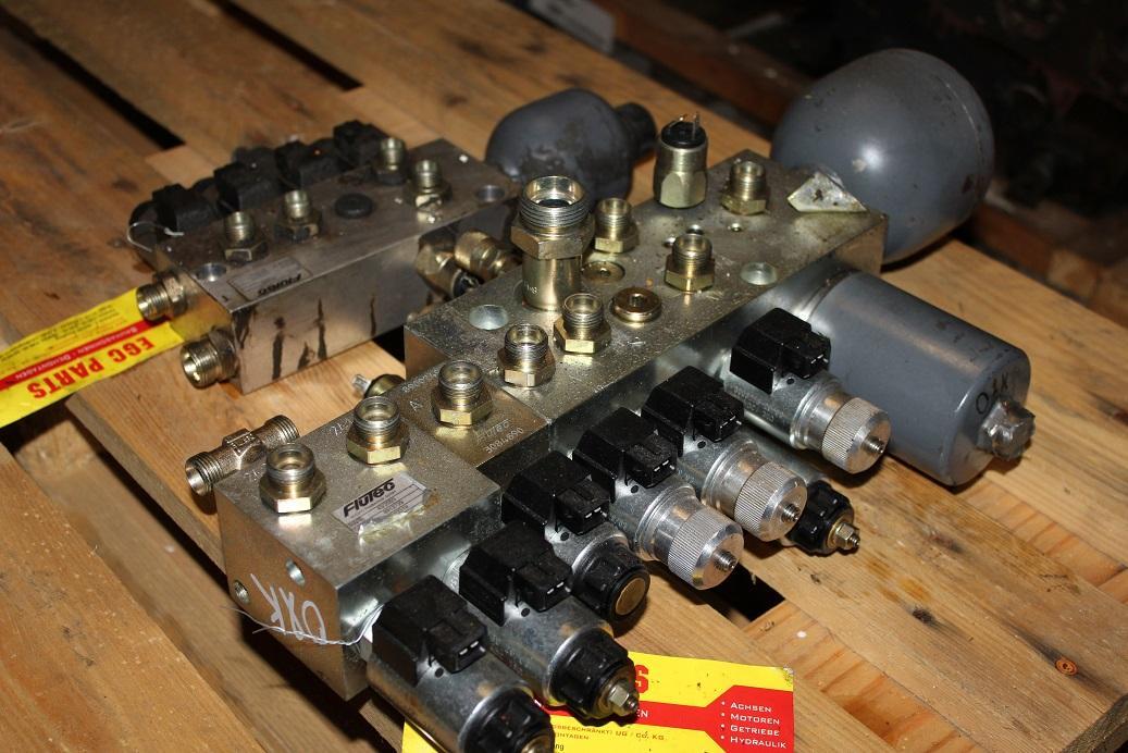O&K MH Plus , New Holland - Valve hydraulique pour Pelle sur pneus: photos 3 O&K MH Plus , New Holland - Valve hydraulique pour Pelle sur pneus: photos 3