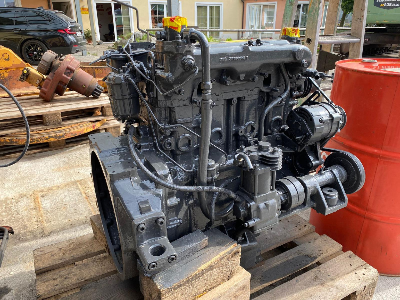Perkins LF 4.248 aus Hanomag 33C - Moteur pour Engins de chantier: photos 2 Perkins LF 4.248 aus Hanomag 33C - Moteur pour Engins de chantier: photos 2