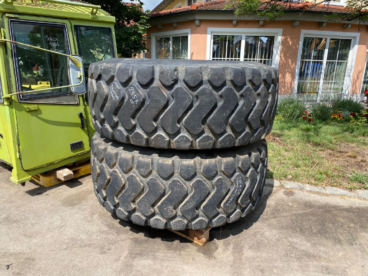 Terex 23,5R 25 aus 3066 - Pneu pour Tombereau: photos 1 Terex 23,5R 25 aus 3066 - Pneu pour Tombereau: photos 1