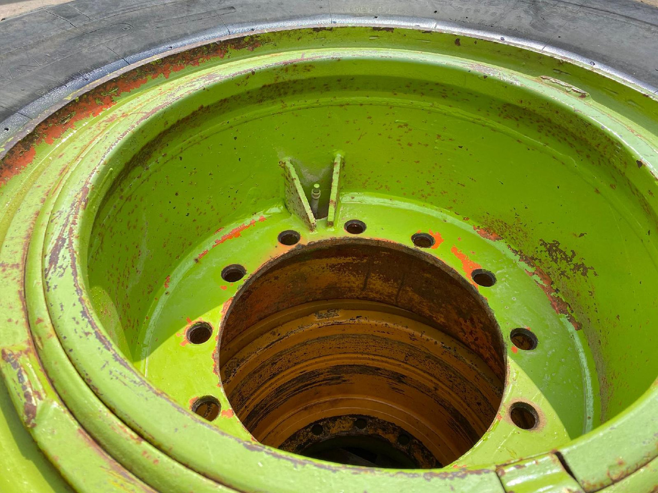 Terex 23,5R 25 aus 3066 - Pneu pour Tombereau: photos 5 Terex 23,5R 25 aus 3066 - Pneu pour Tombereau: photos 5