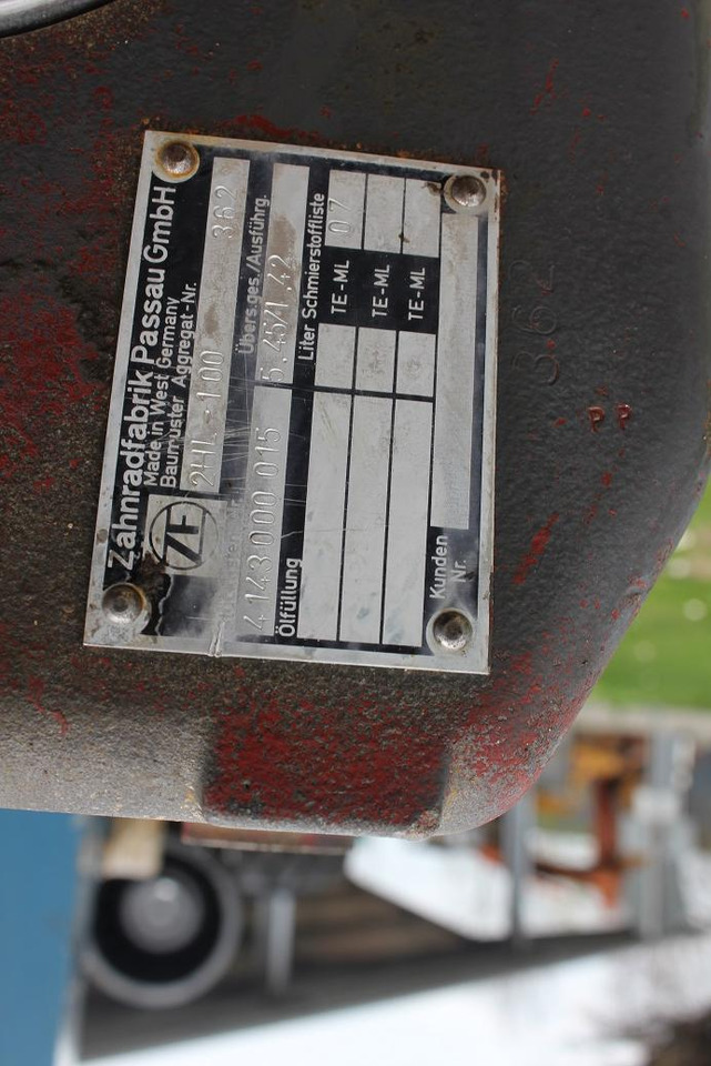 Zeppelin ZF 2HL100 aus ZM 19 - Transmission pour Engins de chantier: photos 3 Zeppelin ZF 2HL100 aus ZM 19 - Transmission pour Engins de chantier: photos 3