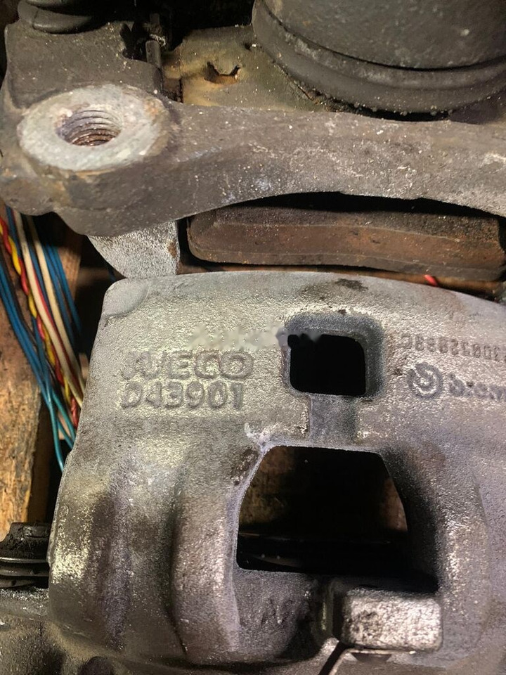 Brembo elektryczne D43901 Iveco Daily prawy, lewy, tył 2019- D43901 - Étrier de frein pour Camion: photos 2 Brembo elektryczne D43901 Iveco Daily prawy, lewy, tył 2019- D43901 - Étrier de frein pour Camion: photos 2