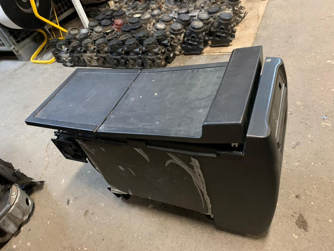 IVECO indel B 5802797207 SP940 24L stan nieznany 5802797207 IVECO - Cabine et intérieur pour Camion: photos 5 IVECO indel B 5802797207 SP940 24L stan nieznany 5802797207 IVECO - Cabine et intérieur pour Camion: photos 5