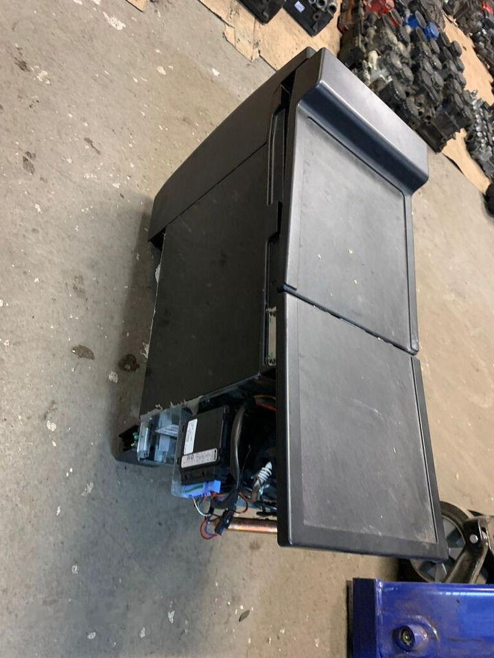 IVECO indel B 5802797207 SP940 24L stan nieznany 5802797207 IVECO - Cabine et intérieur pour Camion: photos 4 IVECO indel B 5802797207 SP940 24L stan nieznany 5802797207 IVECO - Cabine et intérieur pour Camion: photos 4