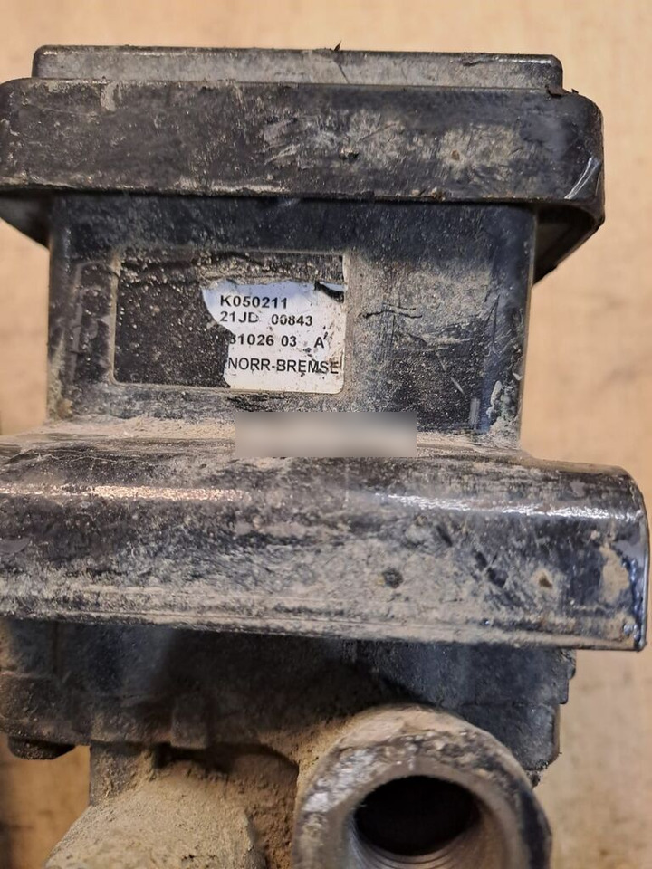 Knorr-Bremse K050211 MAN - Valve de frein pour Camion: photos 3 Knorr-Bremse K050211 MAN - Valve de frein pour Camion: photos 3