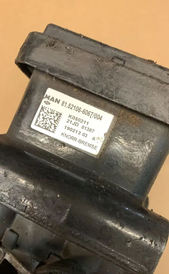 MODULATOR EBS MAN EURO 6 81.52106-6067; K050211 - Valve de frein pour Camion: photos 2 MODULATOR EBS MAN EURO 6 81.52106-6067; K050211 - Valve de frein pour Camion: photos 2
