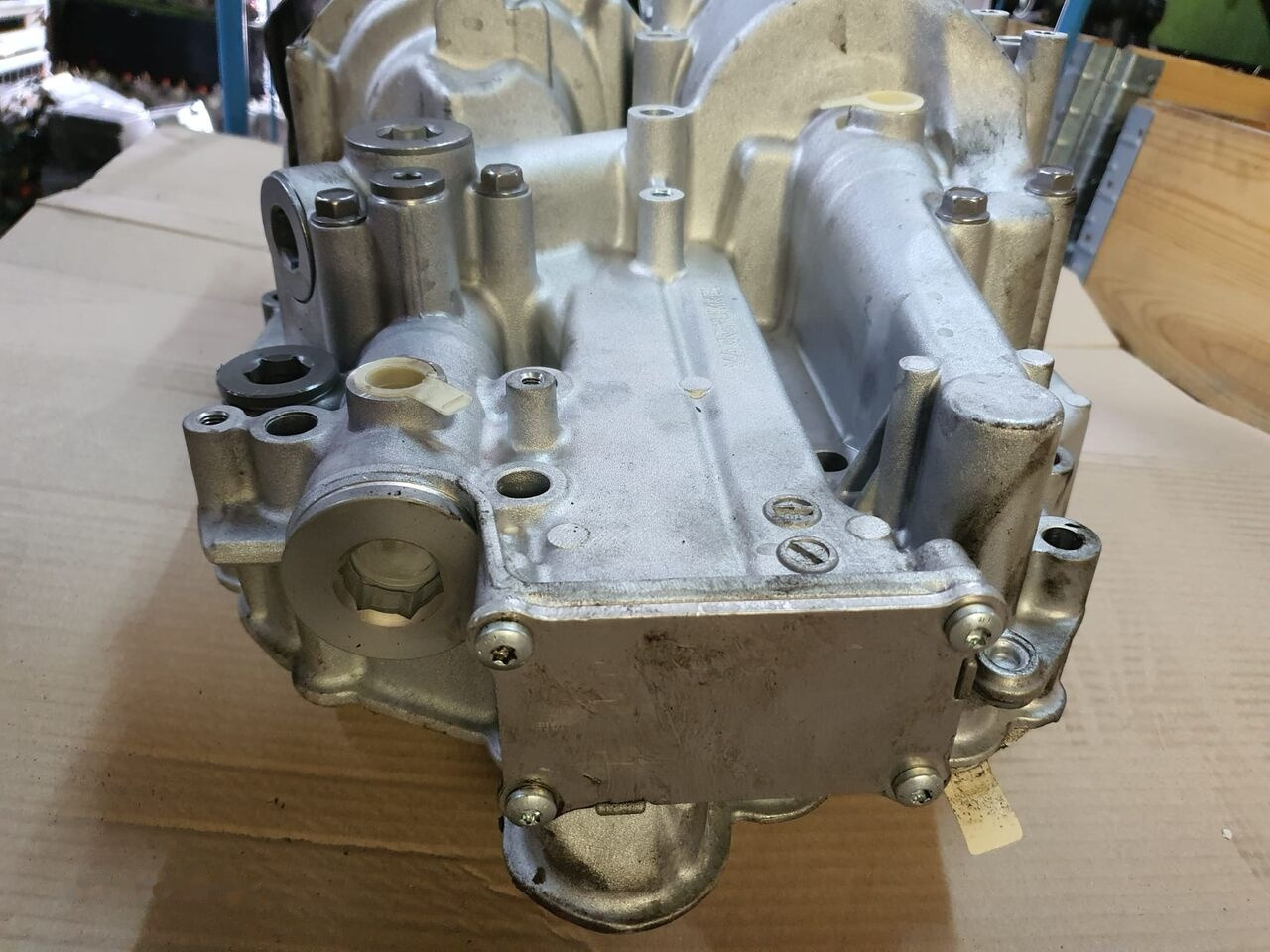 Mann-Filter MAN EURO 6 TGA TGX MAN TGX / TGS Euro 6 truck - Filtre à huile pour Camion: photos 2 Mann-Filter MAN EURO 6 TGA TGX MAN TGX / TGS Euro 6 truck - Filtre à huile pour Camion: photos 2