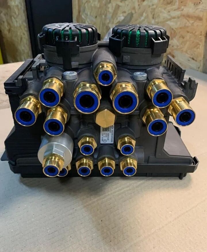 Modulator Naczepowy EBS ES2090 K055372V05 Knorr Bremse Nowy Oryg ES2090 K055372V0 - Valve de frein pour Camion: photos 1 Modulator Naczepowy EBS ES2090 K055372V05 Knorr Bremse Nowy Oryg ES2090 K055372V0 - Valve de frein pour Camion: photos 1