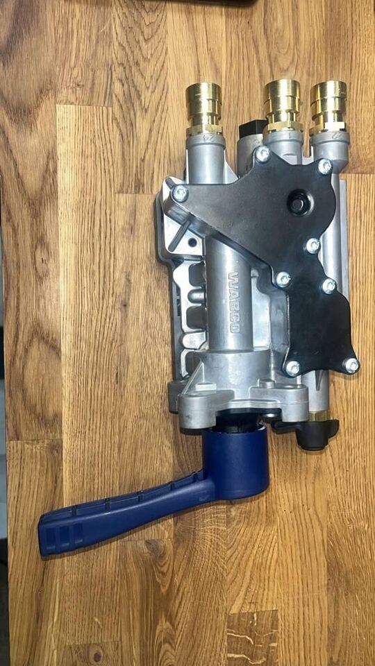 Nowy Zawór Sterowania Platformy Naczepy WABCO 4630905000 ETASC D 4630905000 - Valve hydraulique pour Camion: photos 1 Nowy Zawór Sterowania Platformy Naczepy WABCO 4630905000 ETASC D 4630905000 - Valve hydraulique pour Camion: photos 1