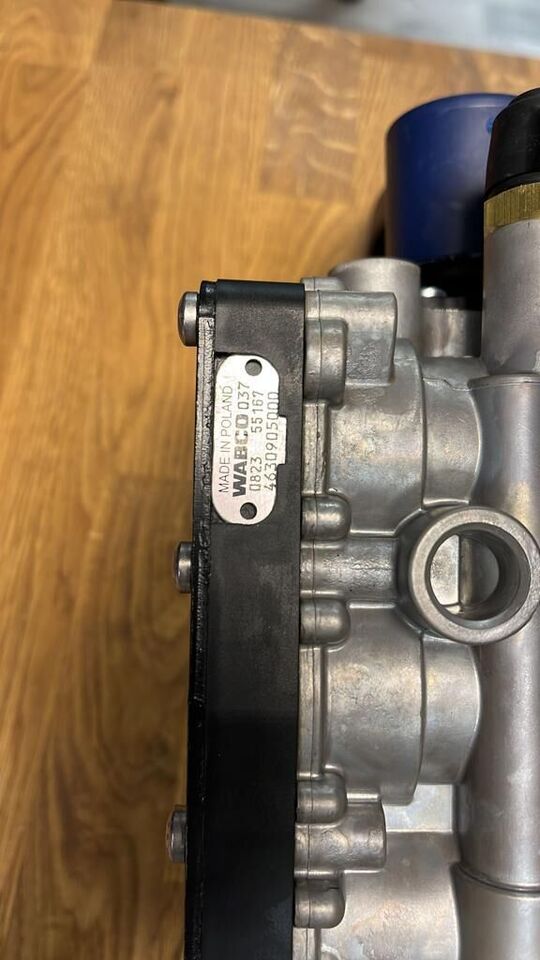 Nowy Zawór Sterowania Platformy Naczepy WABCO 4630905000 ETASC D 4630905000 - Valve hydraulique pour Camion: photos 3 Nowy Zawór Sterowania Platformy Naczepy WABCO 4630905000 ETASC D 4630905000 - Valve hydraulique pour Camion: photos 3