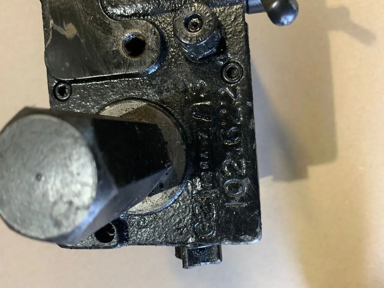 POMPA WYWROTU KABINY MAN TGX18.440 102622 truck - Pompe hydraulique pour Camion: photos 2 POMPA WYWROTU KABINY MAN TGX18.440 102622 truck - Pompe hydraulique pour Camion: photos 2