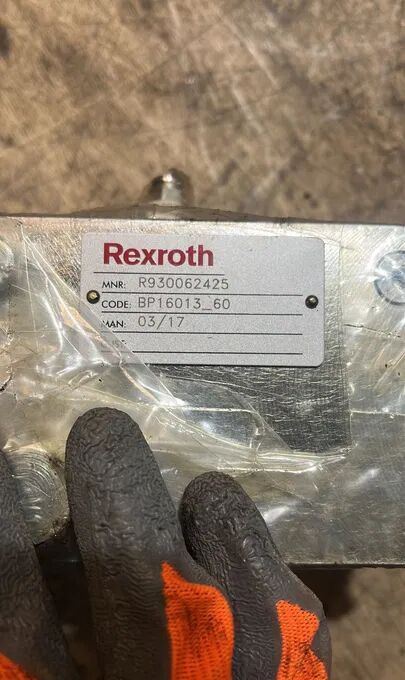 Rexroth Flow Divider R930062425 - Valve de frein pour Camion: photos 5 Rexroth Flow Divider R930062425 - Valve de frein pour Camion: photos 5