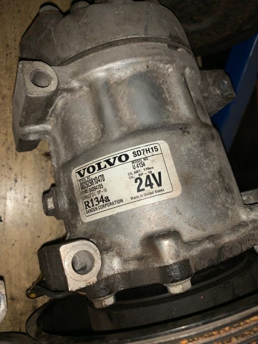 Volvo 24V U4134 Hurt Regeneracja SD7H15 - Compresseur de climatisation pour Camion: photos 2 Volvo 24V U4134 Hurt Regeneracja SD7H15 - Compresseur de climatisation pour Camion: photos 2
