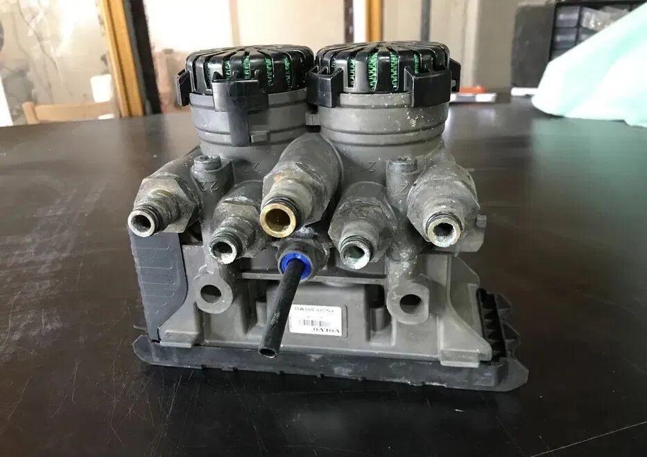 Volvo FH 4 Demontaż K029247 Volvo FH 4 Demontaż K029247 truck - Valve de frein pour Camion: photos 4 Volvo FH 4 Demontaż K029247 Volvo FH 4 Demontaż K029247 truck - Valve de frein pour Camion: photos 4