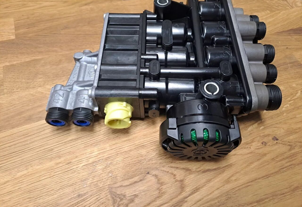 ZAWÓR ECAS K058032N00 NOWY Zawór Sterujący Poduszek Knorr Bremse K058032N00 - Valve de frein pour Camion: photos 3 ZAWÓR ECAS K058032N00 NOWY Zawór Sterujący Poduszek Knorr Bremse K058032N00 - Valve de frein pour Camion: photos 3