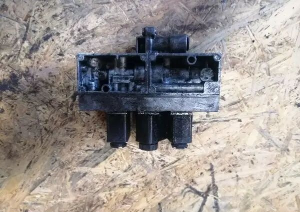 ZAWÓR OTWIERANIA DRZWI 3 CEWKI WABCO DO AUTOBUSÓW MERCEDES MAN D 472600022 - Valve de frein pour Camion: photos 1 ZAWÓR OTWIERANIA DRZWI 3 CEWKI WABCO DO AUTOBUSÓW MERCEDES MAN D 472600022 - Valve de frein pour Camion: photos 1