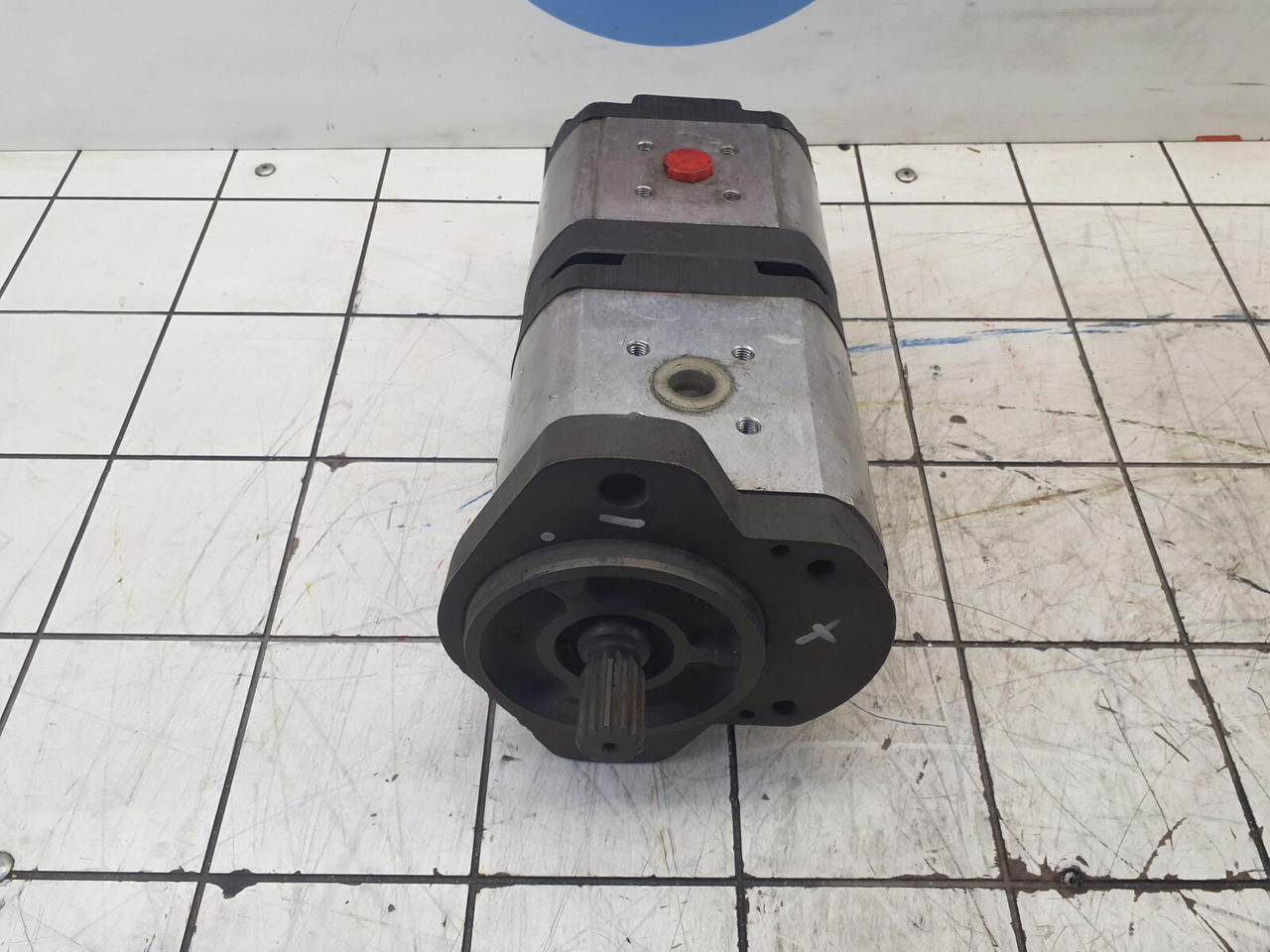 Bosch AC 205 dual gear pump - Pompe hydraulique pour Grue mobile: photos 2 Bosch AC 205 dual gear pump - Pompe hydraulique pour Grue mobile: photos 2
