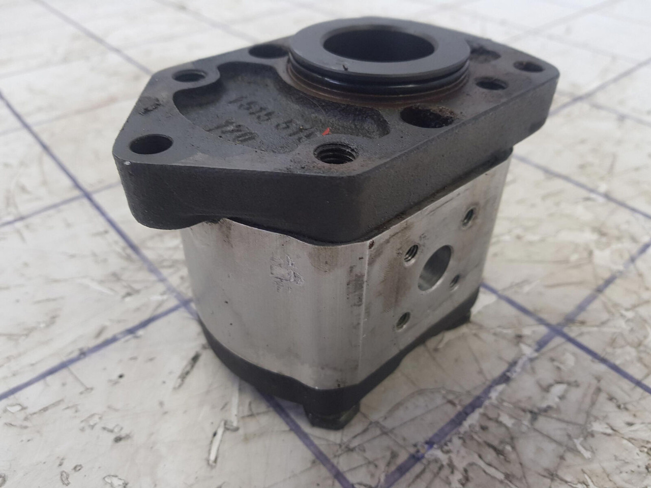 Bosch Bosch gear pump - Pompe hydraulique pour Grue mobile: photos 2 Bosch Bosch gear pump - Pompe hydraulique pour Grue mobile: photos 2