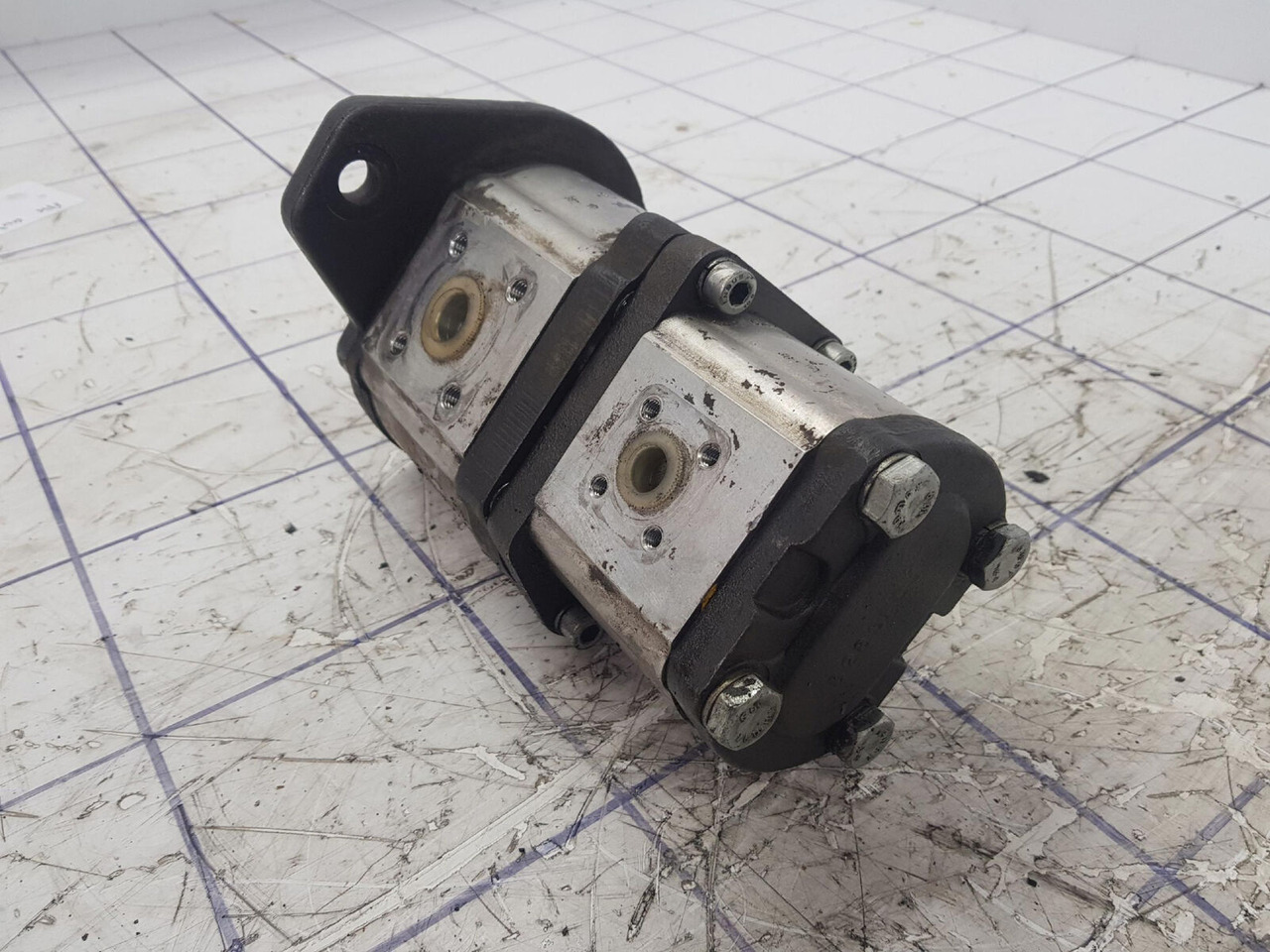 Bosch LTM 1060/2 TWO-STAGE PUMP - Pompe hydraulique pour Grue: photos 3 Bosch LTM 1060/2 TWO-STAGE PUMP - Pompe hydraulique pour Grue: photos 3