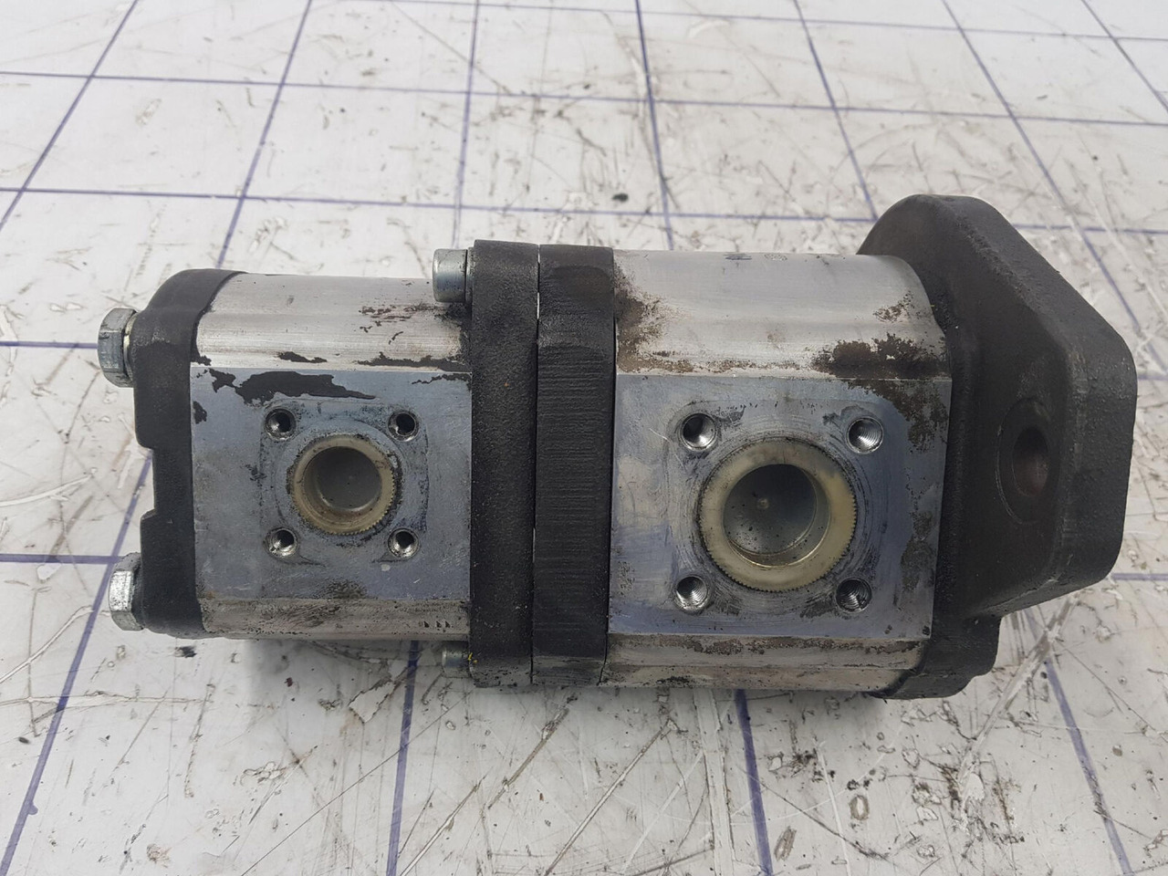 Bosch LTM 1060/2 TWO-STAGE PUMP - Pompe hydraulique pour Grue: photos 4 Bosch LTM 1060/2 TWO-STAGE PUMP - Pompe hydraulique pour Grue: photos 4