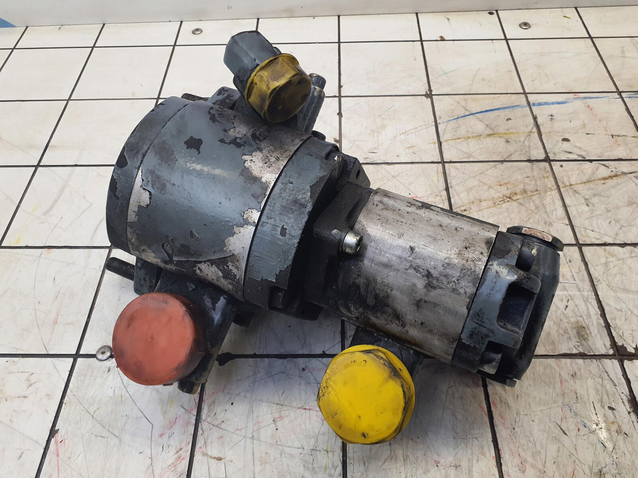 Bosch LTM 1060 dual gear pump - Pompe hydraulique pour Grue mobile: photos 2 Bosch LTM 1060 dual gear pump - Pompe hydraulique pour Grue mobile: photos 2