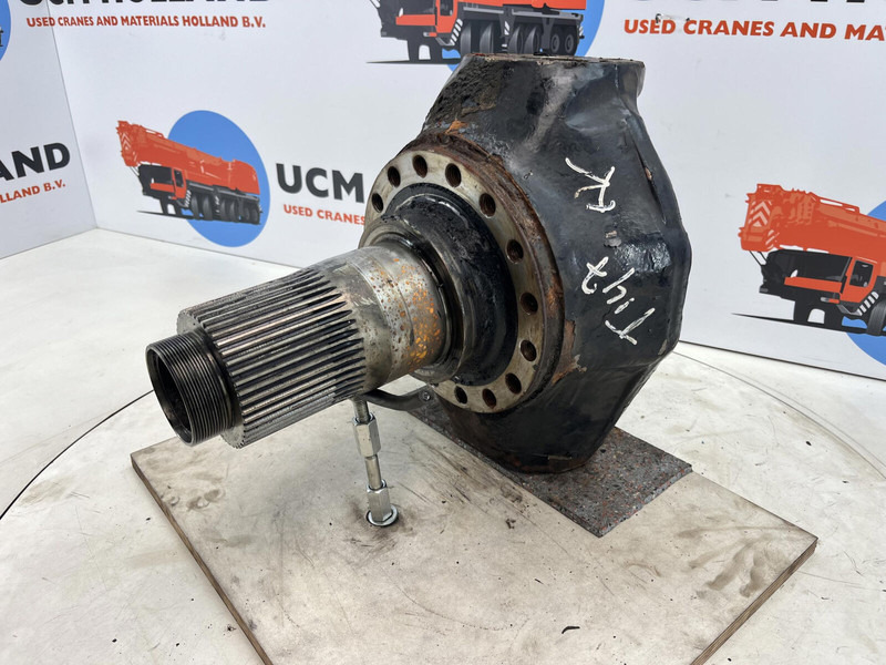 Faun ATF 45-3 Steering knuckle 16 holes axle 3 - Fusée d'essieu pour Grue: photos 1 Faun ATF 45-3 Steering knuckle 16 holes axle 3 - Fusée d'essieu pour Grue: photos 1