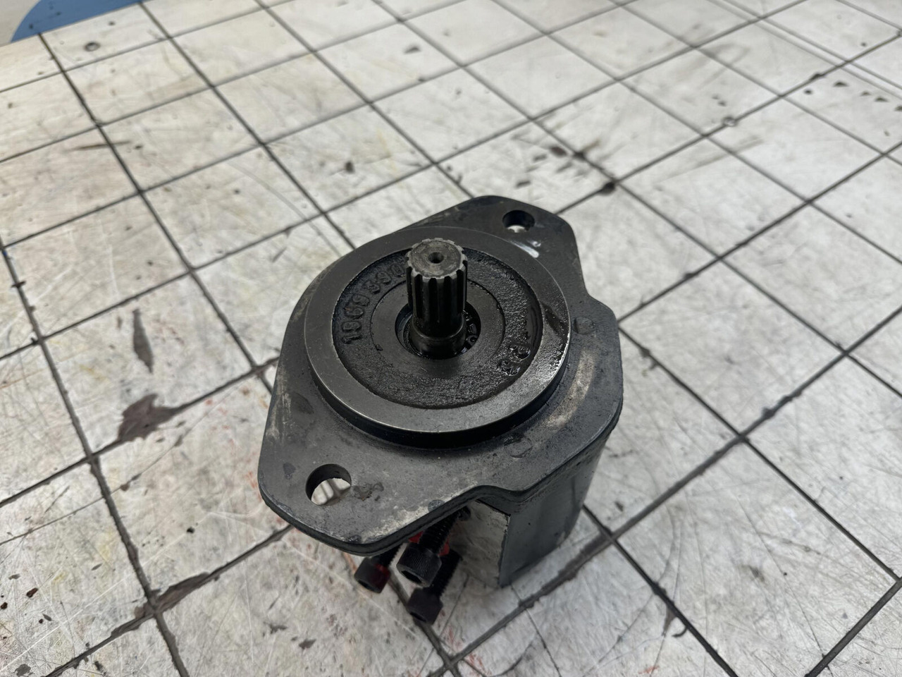 Gear pump - Pompe hydraulique pour Grue: photos 3 Gear pump - Pompe hydraulique pour Grue: photos 3