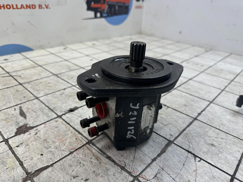 Gear pump - Pompe hydraulique pour Grue: photos 1 Gear pump - Pompe hydraulique pour Grue: photos 1