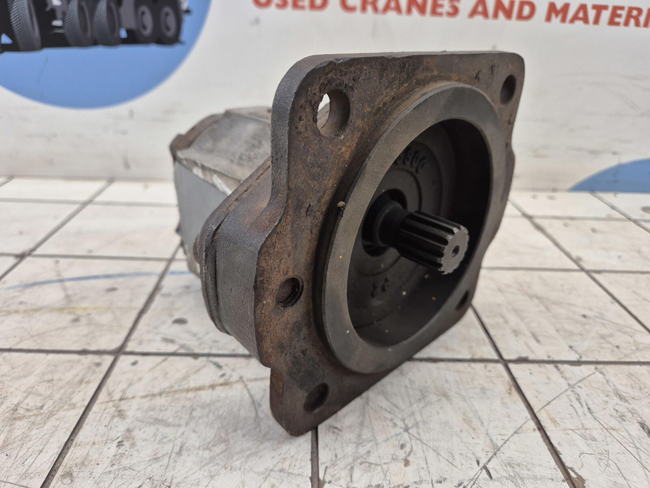 Gear pump - Pompe hydraulique pour Grue mobile: photos 2 Gear pump - Pompe hydraulique pour Grue mobile: photos 2