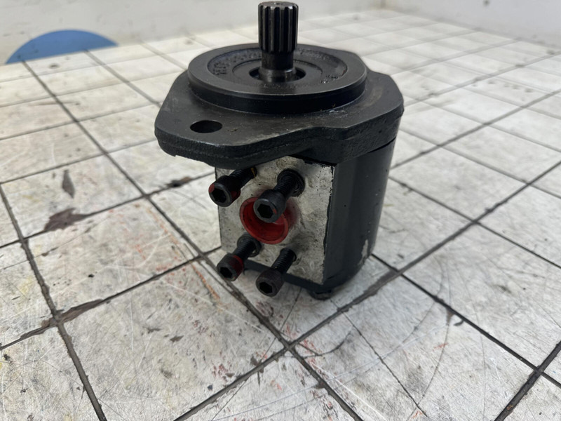 Gear pump - Pompe hydraulique pour Grue: photos 4 Gear pump - Pompe hydraulique pour Grue: photos 4