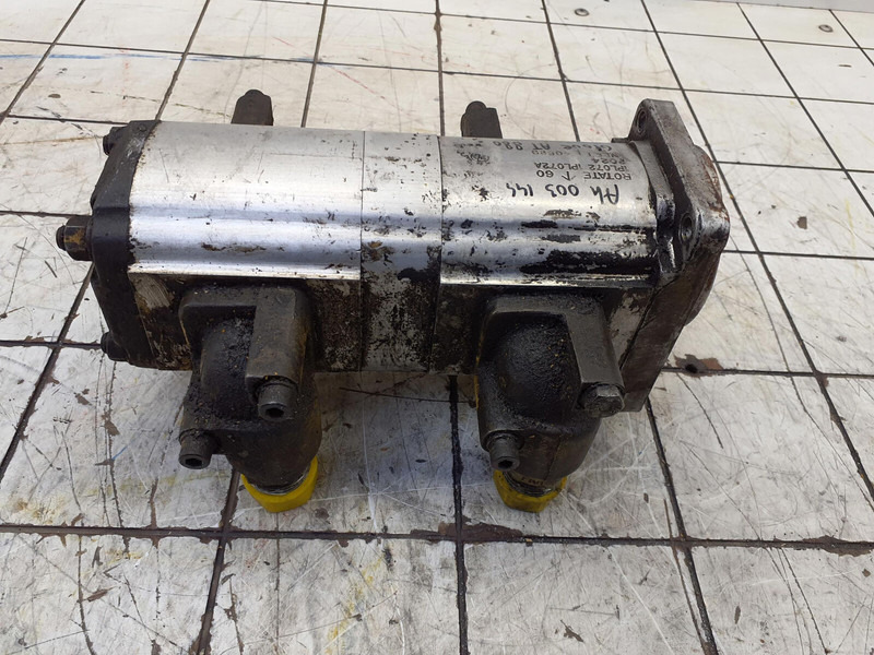Grove AT 880 dual gear pump - Pompe hydraulique pour Grue: photos 5 Grove AT 880 dual gear pump - Pompe hydraulique pour Grue: photos 5
