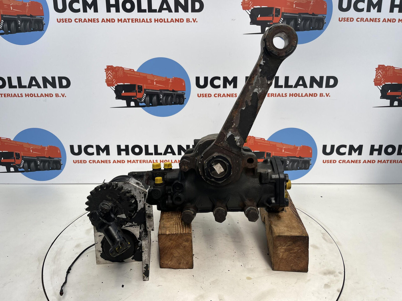 Grove GMK 3055 steering Box - Boîtier de direction pour Grue mobile: photos 1 Grove GMK 3055 steering Box - Boîtier de direction pour Grue mobile: photos 1