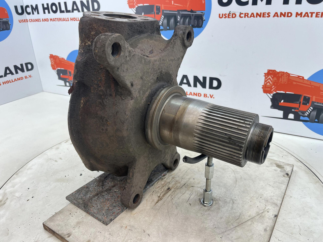 Krupp 70 GMT Steering knuckle axle 1 - Fusée d'essieu pour Grue mobile: photos 3 Krupp 70 GMT Steering knuckle axle 1 - Fusée d'essieu pour Grue mobile: photos 3