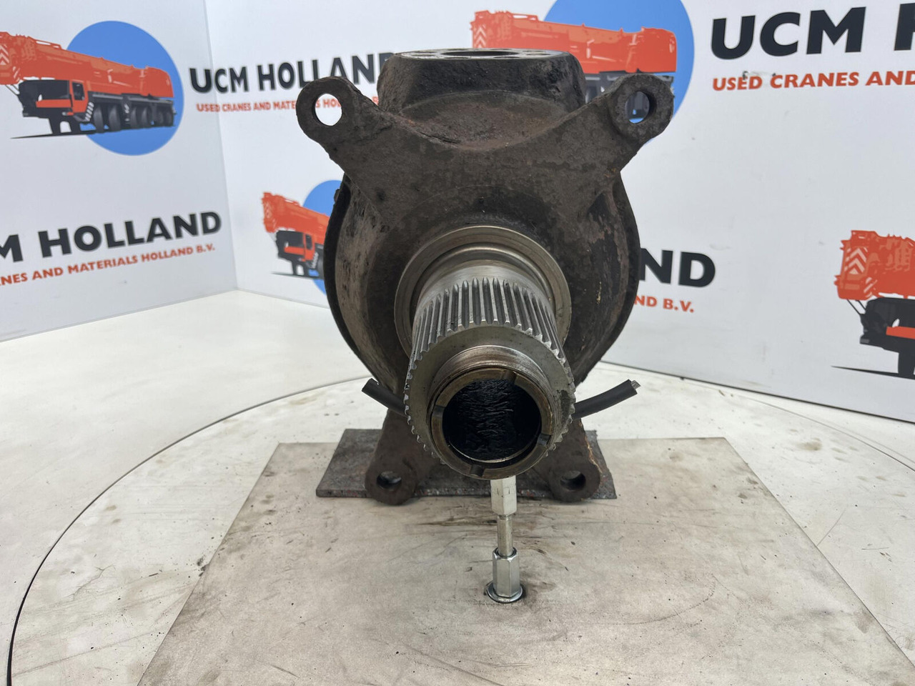 Krupp 70 GMT Steering knuckle axle 1 - Fusée d'essieu pour Grue mobile: photos 2 Krupp 70 GMT Steering knuckle axle 1 - Fusée d'essieu pour Grue mobile: photos 2