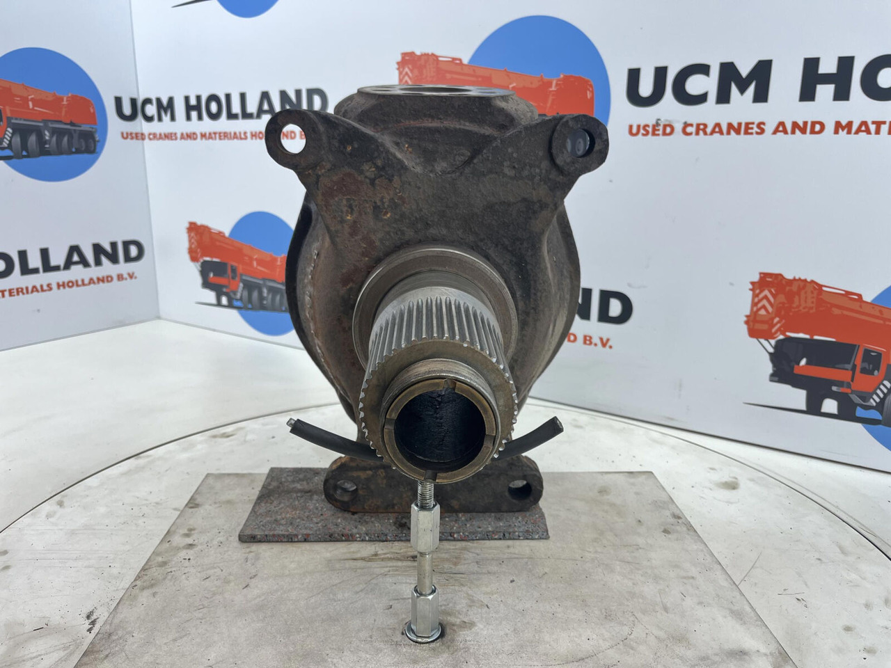 Krupp 70 GMT Steering knuckle axle 2 - Fusée d'essieu pour Grue mobile: photos 2 Krupp 70 GMT Steering knuckle axle 2 - Fusée d'essieu pour Grue mobile: photos 2